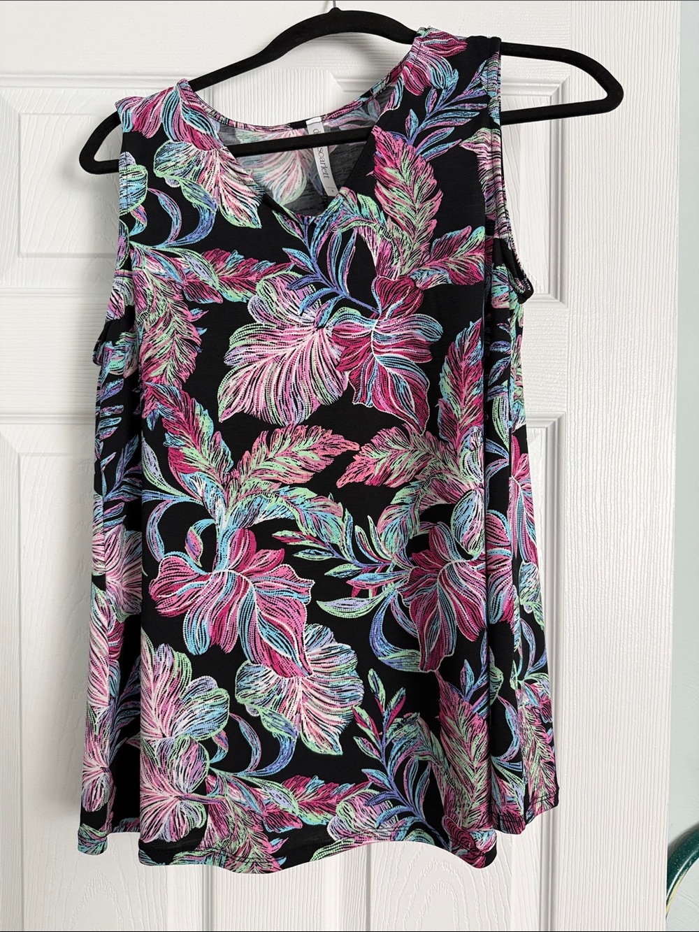 Black Floral-Print Sleeveless Tank Top in Pink & Teal